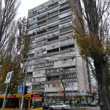 Русанівський бул., 1. Квартира в цегляному будинку біля Дніпра.