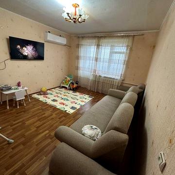 Продам трехкомнатную квартиру в центре города Лозовая