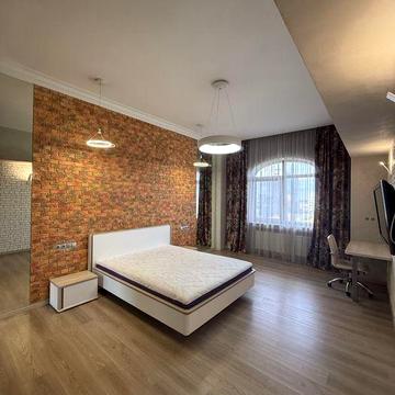 Аренда! Центр города. Дом Ренессанс