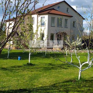 Центральна вул.