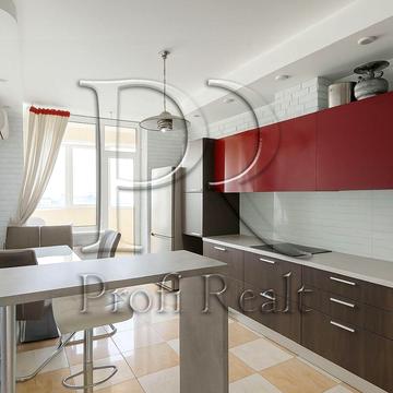 Верховинна вул., 35