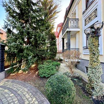 Продам просторий будинок по вул.Сельських (Алтайські озера)