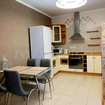 Межигірська вул., 28