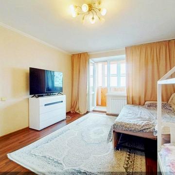 Дніпровська набережна вул., 13