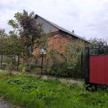 Продаж будинку в передмісті.