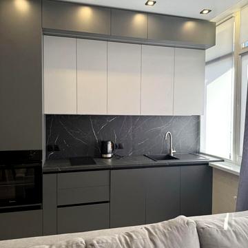 Генуезька вул., 1