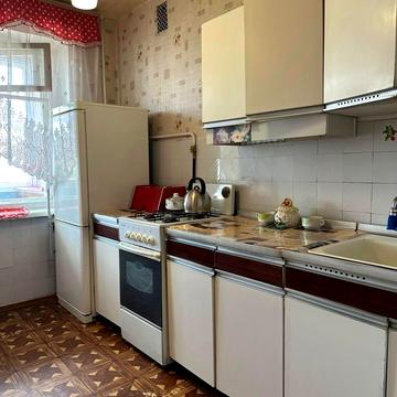 Левка Лукяненка просп. (Рокоссовського), 35