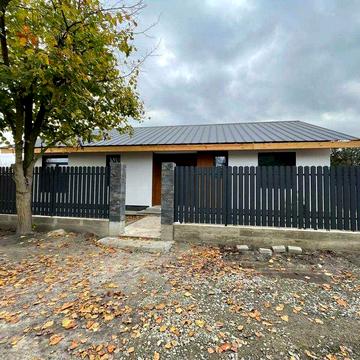 Одноповерховий будинок з терасою під Києвом на 10 сотках