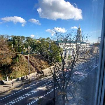 Лаврська вул. (Січневого Повстання), 8