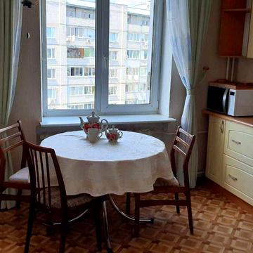 Академіка Булаховського вул., 5-Г