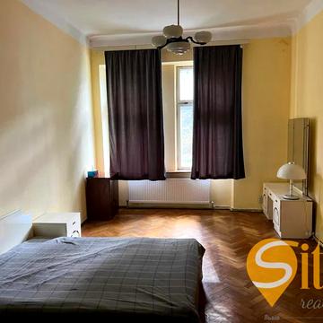 Пекарська вул., 45