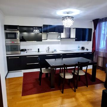 Срібнокільська вул., 1