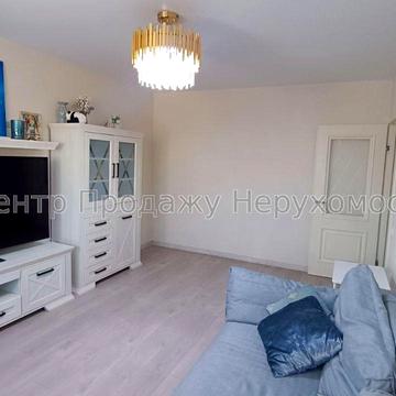 Космічна вул., 11