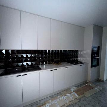 2-к Макдональдс, Первая сдача