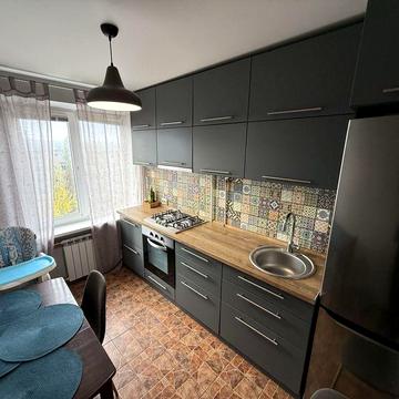 Двухкомнатная квартира с ремонтом на ул.Космонавтов,ост.Космос.