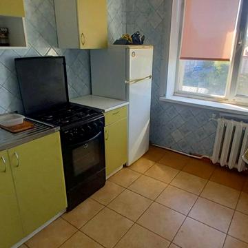 Героїв просп., 4