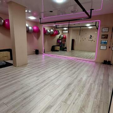 Захисників України вул. (1-го Травня), 1в