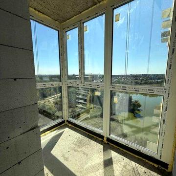 Простора студія з панорамними вікнами на річку за СУПЕР ціною!