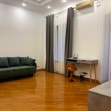 Івана Франка оренда чудової 1-но кім центр метро