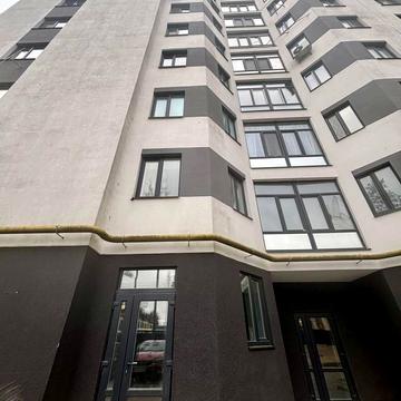 Мисливська вул., 24