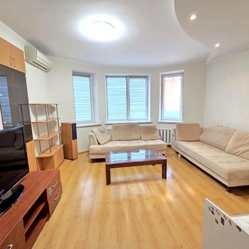 Миколи Амосова вул., 4