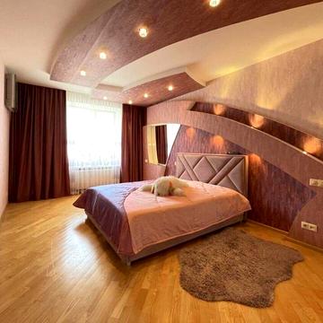 Академіка Ющенка вул., 6