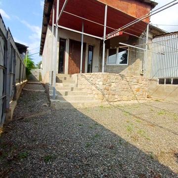 Продаж півбудинку,район центральних мостів,лодочної станції.