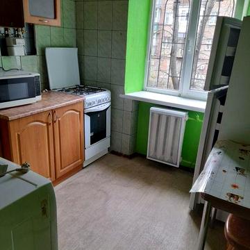 Нивки, Салютна 9, 2/5, 30/18/6,