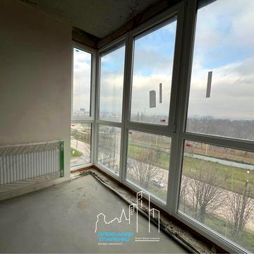 Простора квартира з покращеннями в зданому будинку!