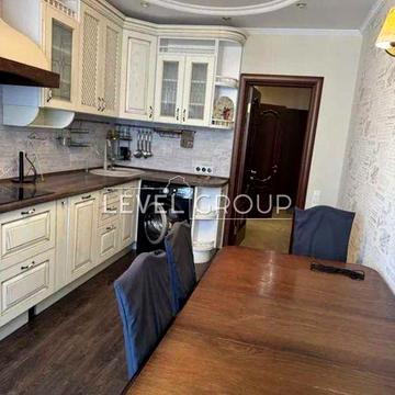 Велика та простора 3 кімнатна біля метро Академмістечко