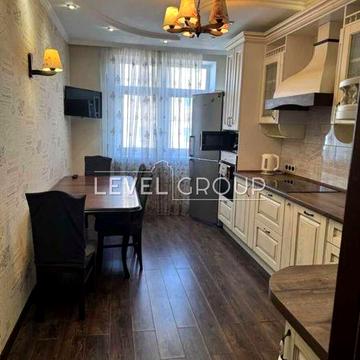 Велика та простора 3 кімнатна біля метро Академмістечко