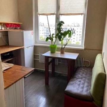 Нескорених вул., 30