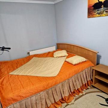 Здається  будинок 1 кімната + велика кухня, душ