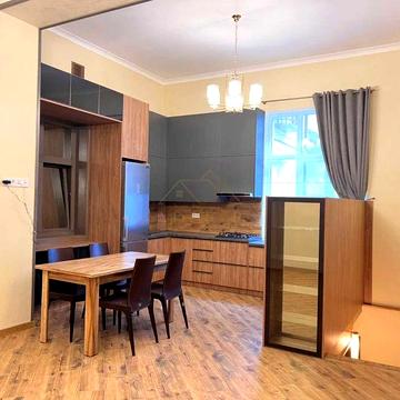 ШИКАРНА 3 кім. квартира квартира в ЦЕНТРІ | півособняк + ПАРКОМІСЦЕ