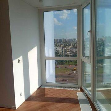 Видова квартира 75м2 з ремонтом, без меблів. Соборності 30 .