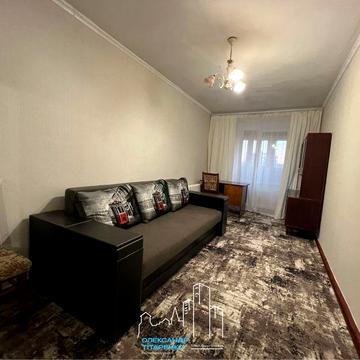 Здам трикімнатну квартиру в центрі мікрорайону!