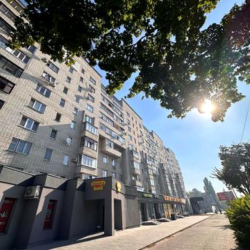 Металургів вул., 16