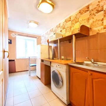 Богдана Хмельницького просп. (Героїв Сталінграда), 142