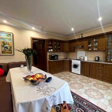 Продаж простoрого будинку в м. Городок