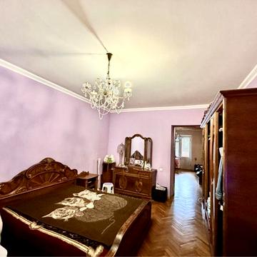 Печерський узвіз, 8