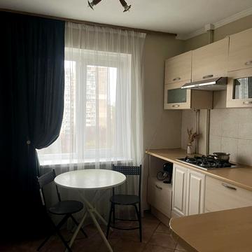 Академіка Корольова вул., 47