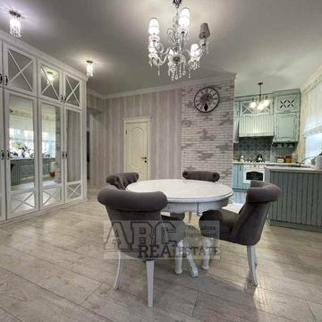 Продам ексклюзивну квартиру м. Захисників України