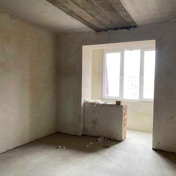 Продаж квартири в зданому та обжитому будинку неподалік парку та озера