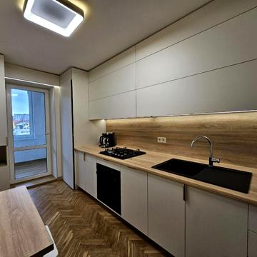 Угорницька вул., 12