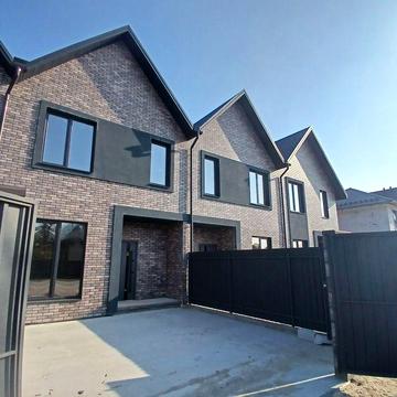 Газовое отопление!Отличное качество! Таунхаус возле озера в Гостомеле.