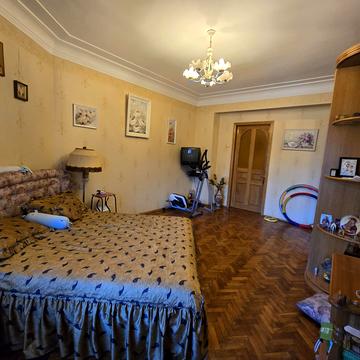 Донця-Захаржевського вул., 2/4