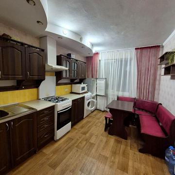 Набережна Перемоги вул., 100