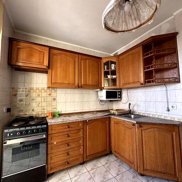 Вячеслава Чорновола вул., 16