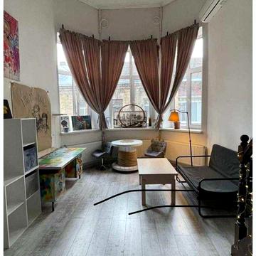 10 Квітня вул., 4