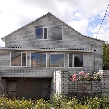 Продаж 2 поверхового будинку з гаражем та ділянкою 10 соток